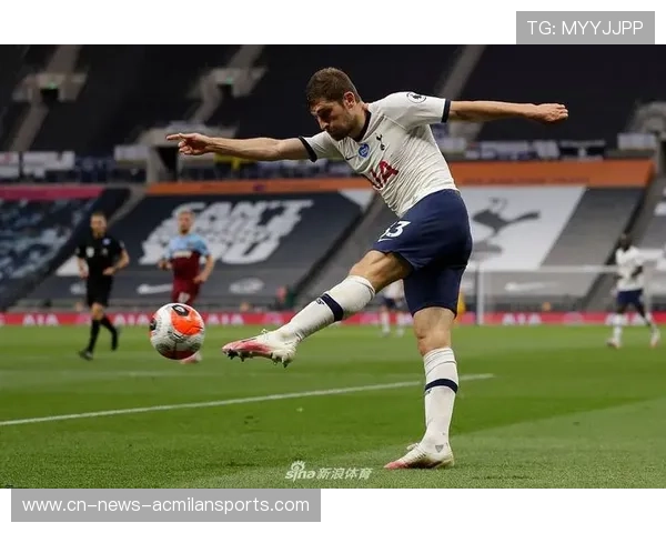 凯恩背身回传瞬间创造破门机会，热刺前线更具层次